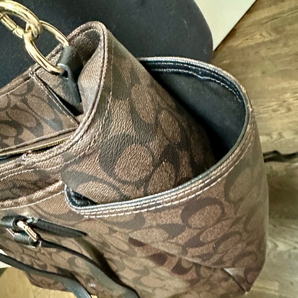Authentic Coach Large Diaper/Computer Bag - Picture 4 of 9